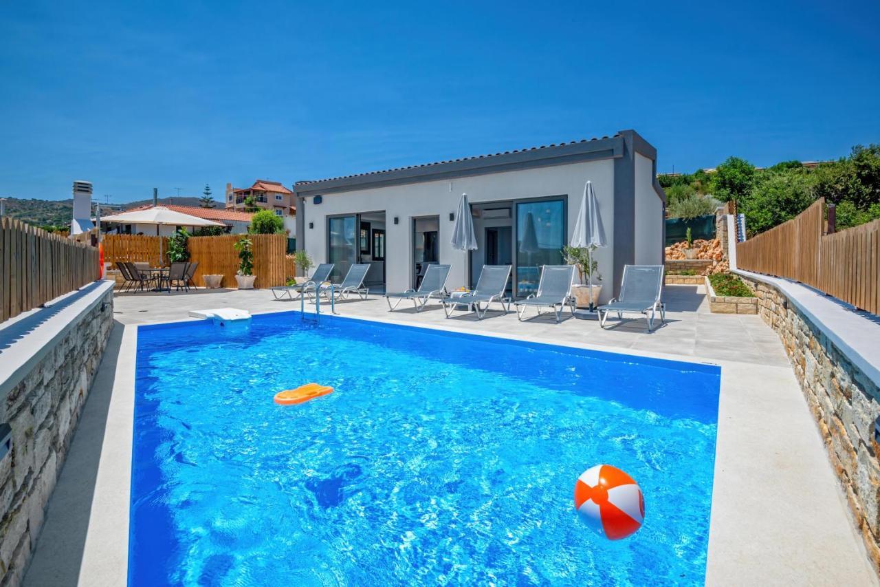 Halaro Villa Gerani  Bagian luar foto