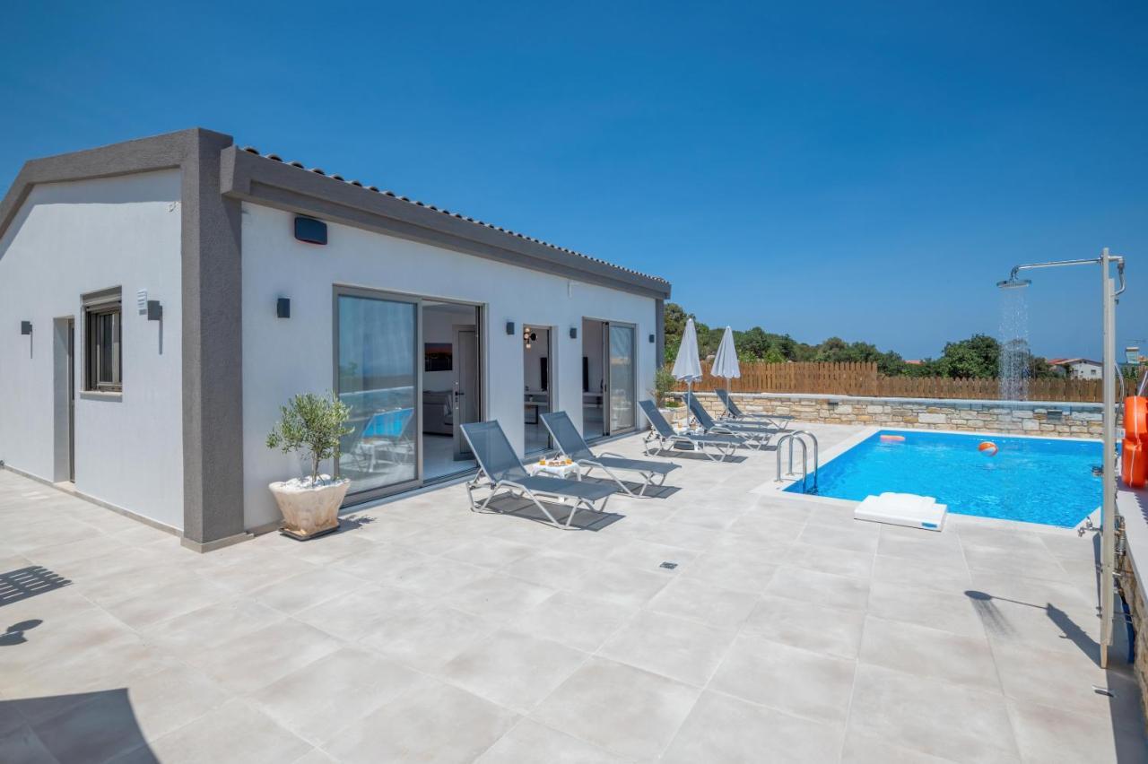 Halaro Villa Gerani  Bagian luar foto