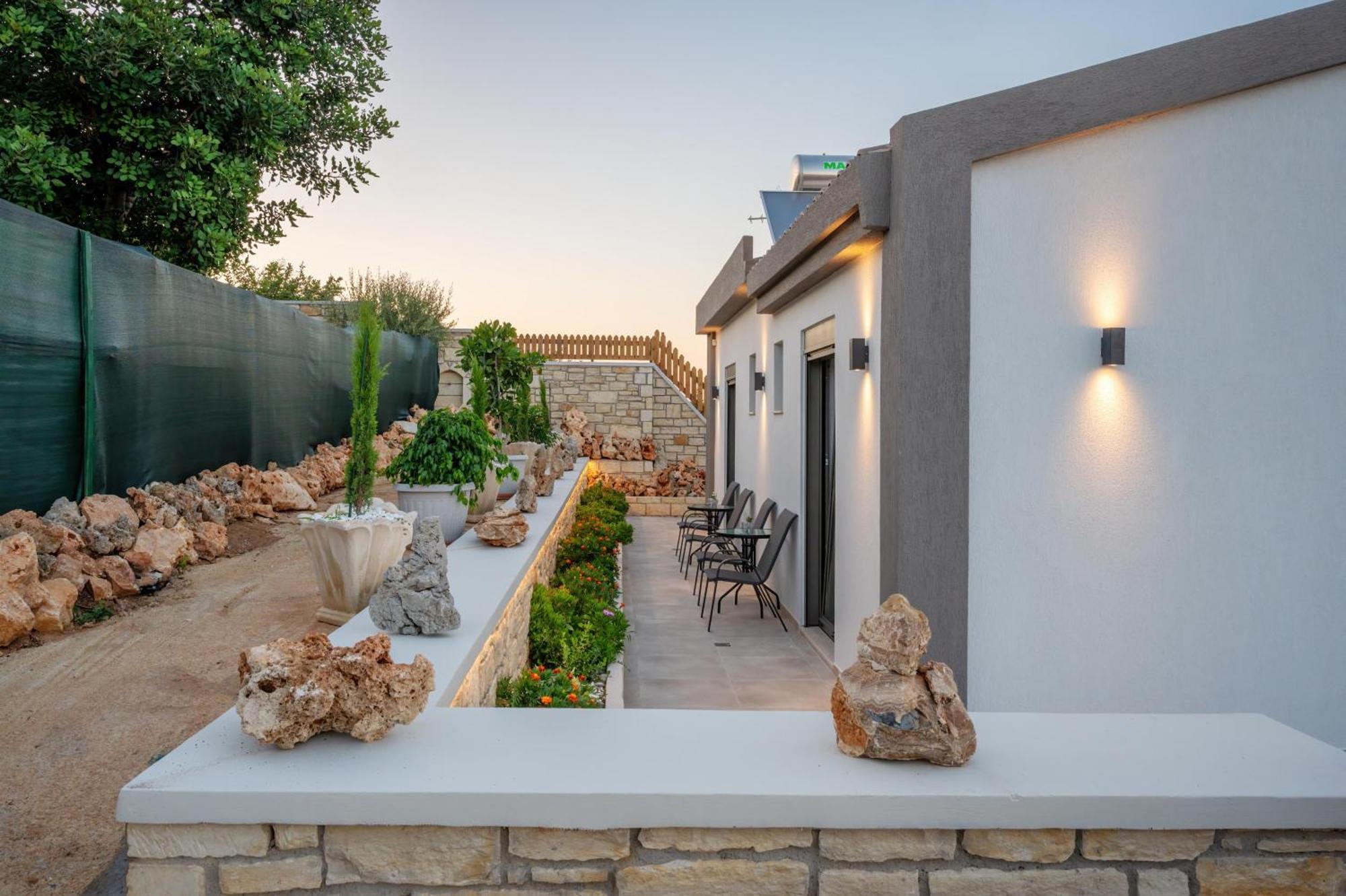 Halaro Villa Gerani  Bagian luar foto